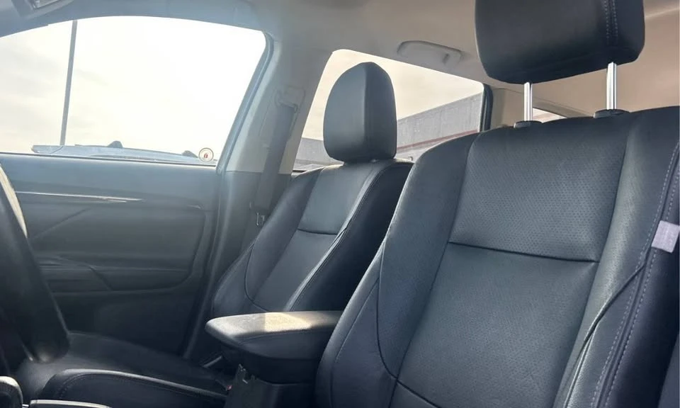 2016 Mitsubishi Outlander - Image 12 of 13