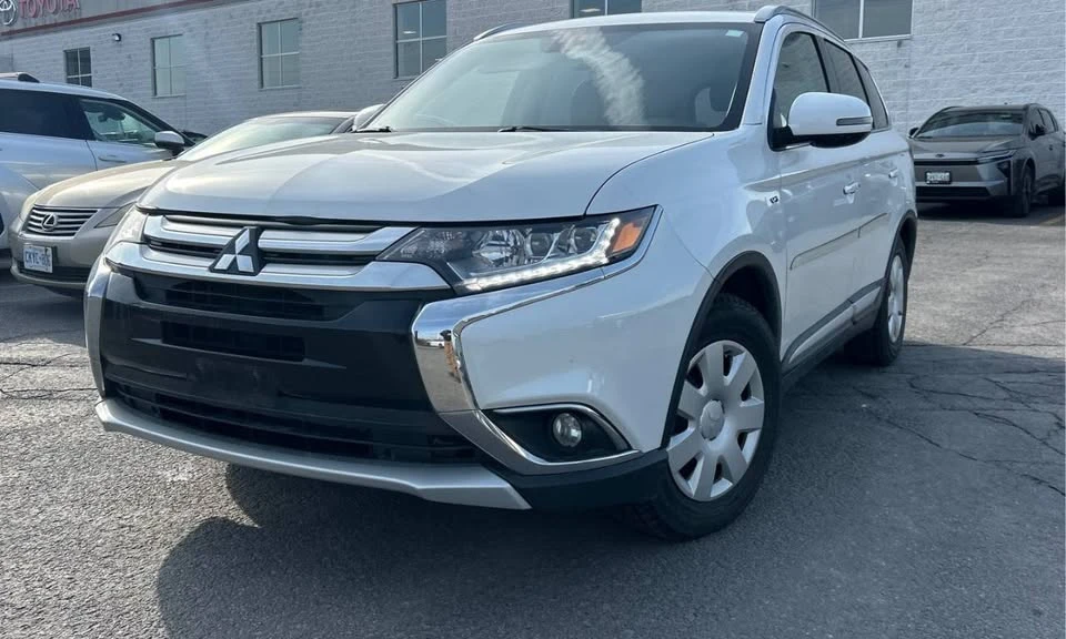 2016 Mitsubishi Outlander - Image 2 of 13