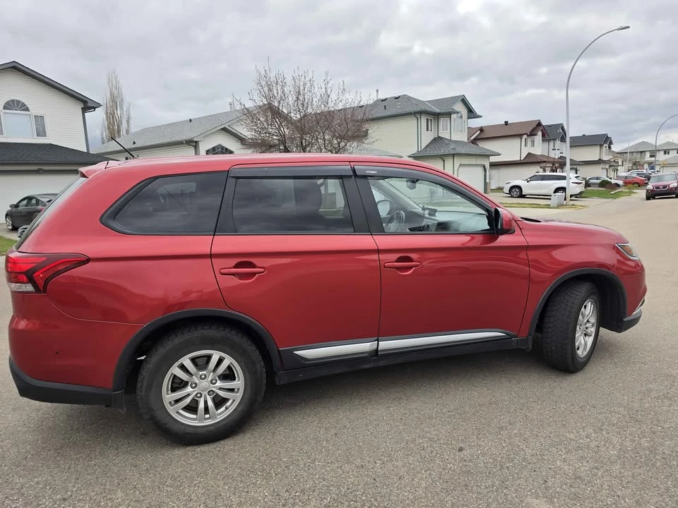 2016 Mitsubishi Outlander - Image 4 of 12