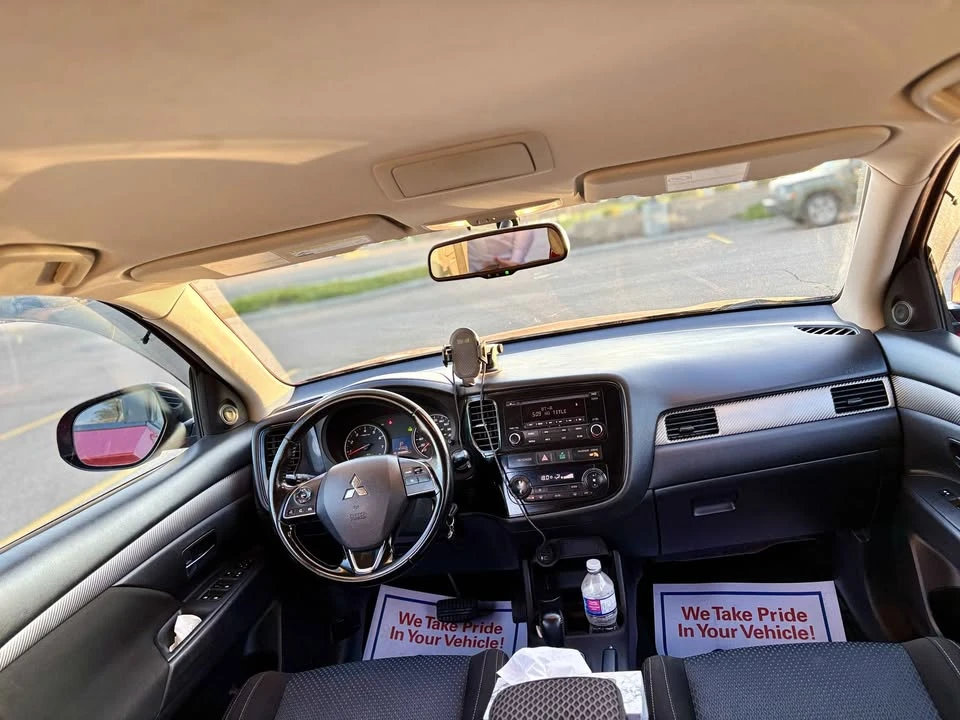 2016 Mitsubishi Outlander - Image 10 of 12