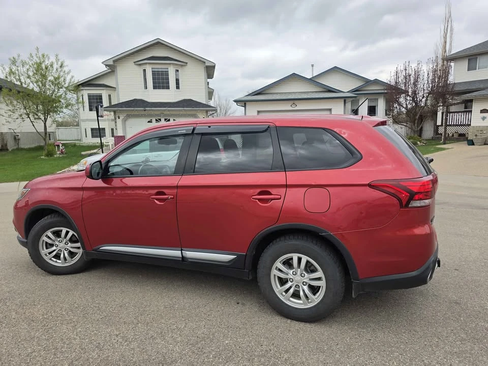 2016 Mitsubishi Outlander - Image 3 of 12