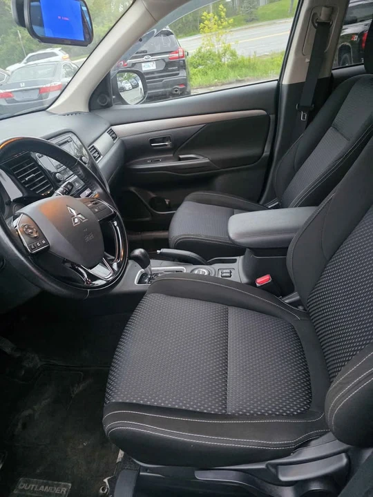 2016 Mitsubishi Outlander - Image 7 of 10