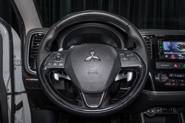 2016 Mitsubishi Outlander - Image 19 of 21