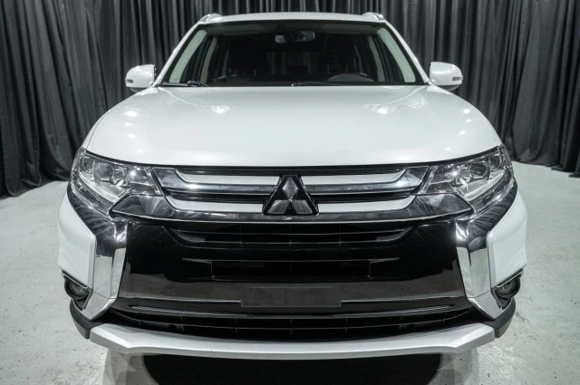 2016 Mitsubishi Outlander - Image 2 of 12