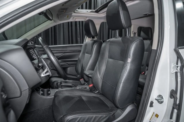 2016 Mitsubishi Outlander - Image 11 of 12