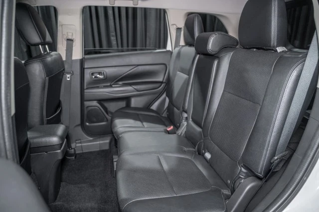 2016 Mitsubishi Outlander - Image 12 of 12