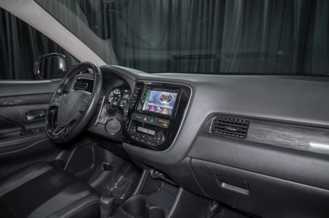 2016 Mitsubishi Outlander - Image 15 of 21