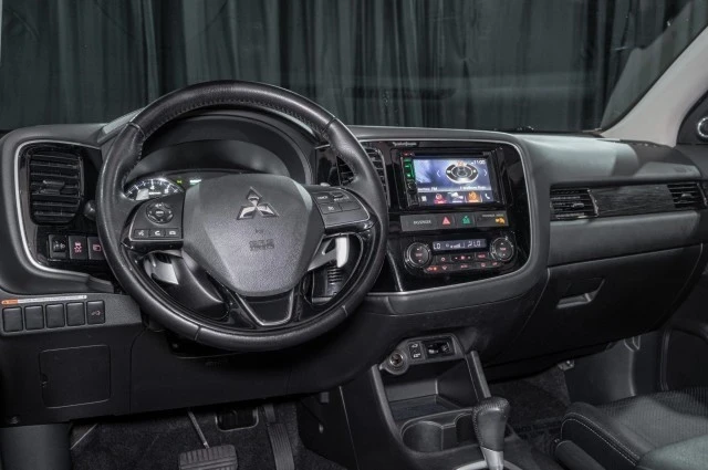 2016 Mitsubishi Outlander - Image 18 of 21