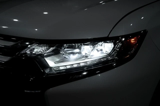 2016 Mitsubishi Outlander - Image 8 of 12