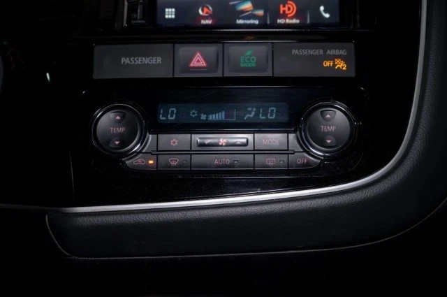 2016 Mitsubishi Outlander - Image 17 of 21