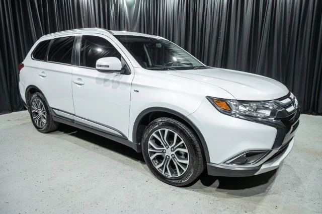 2016 Mitsubishi Outlander - Image 3 of 12