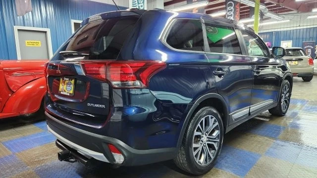 2016 Mitsubishi Outlander - Image 3 of 12