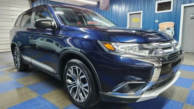 2016 Mitsubishi Outlander - Image 2 of 12
