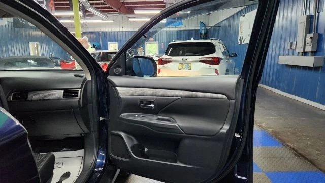 2016 Mitsubishi Outlander - Image 10 of 12