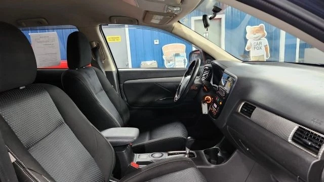 2016 Mitsubishi Outlander - Image 11 of 12