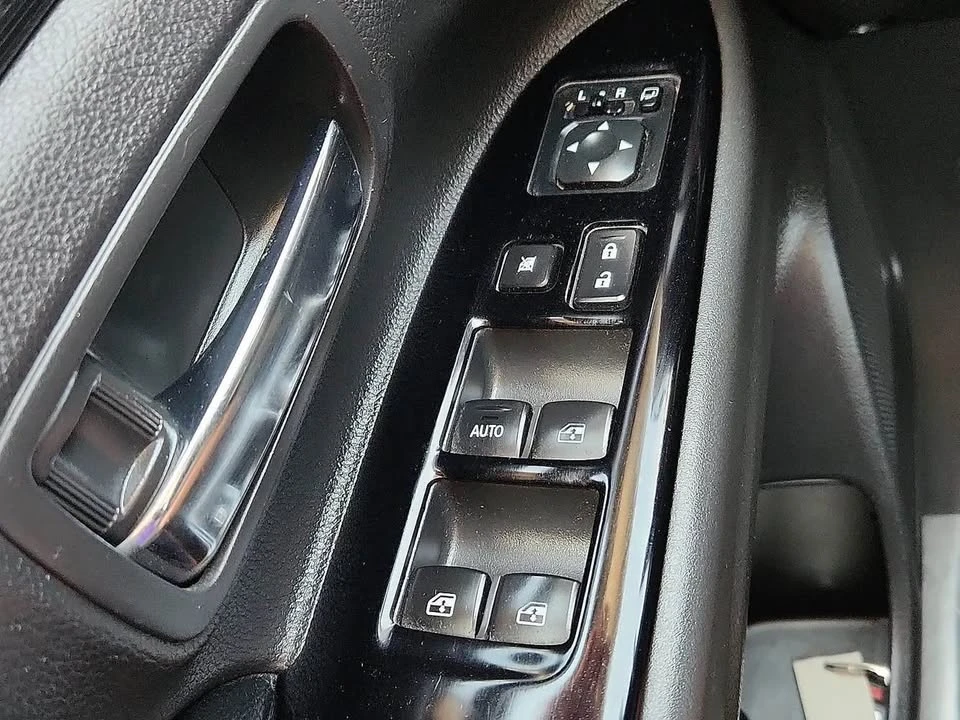 2016 Mitsubishi Outlander - Image 10 of 19