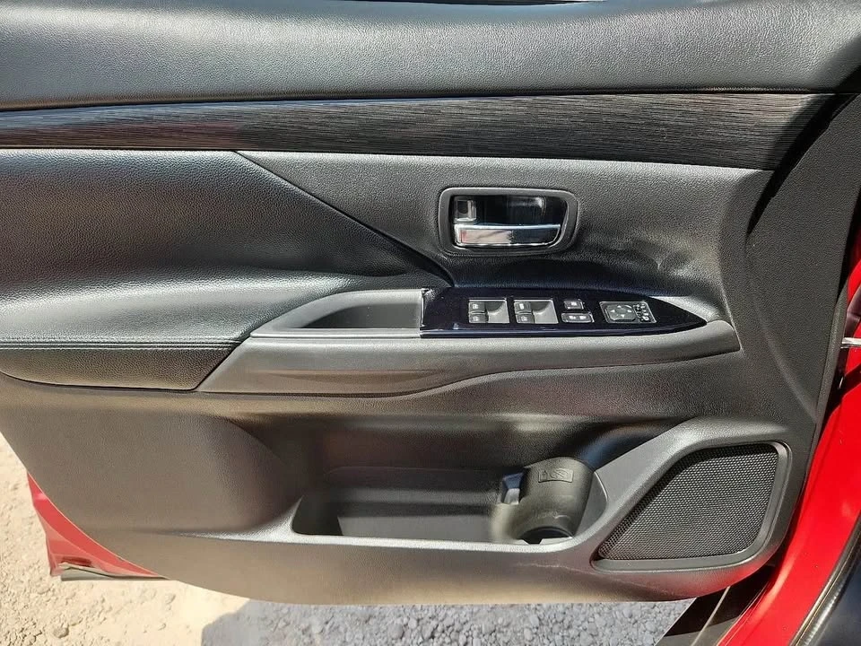 2016 Mitsubishi Outlander - Image 9 of 19