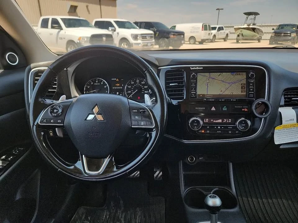 2016 Mitsubishi Outlander - Image 12 of 19
