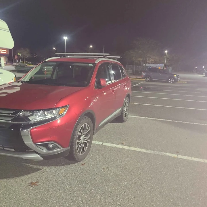 2016 Mitsubishi Outlander - Image 2 of 10