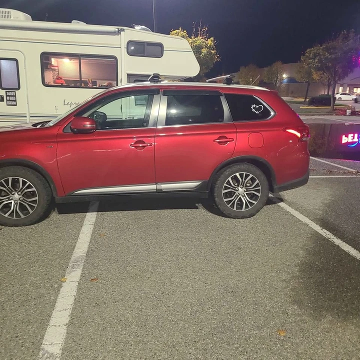 2016 Mitsubishi Outlander - Image 4 of 10