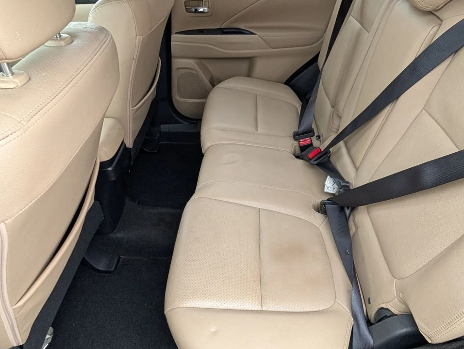 2016 Mitsubishi Outlander - Image 11 of 21