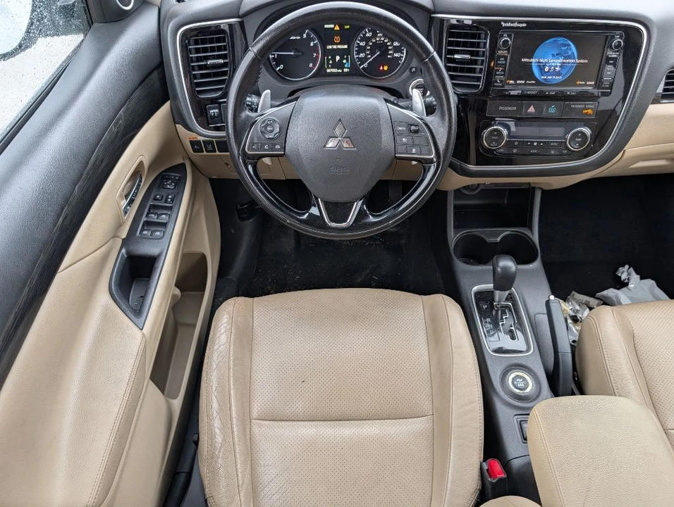 2016 Mitsubishi Outlander - Image 9 of 21