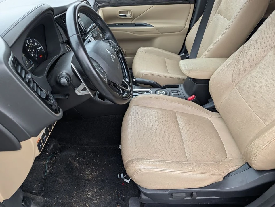 2016 Mitsubishi Outlander - Image 10 of 21