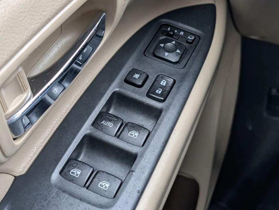 2016 Mitsubishi Outlander - Image 13 of 21