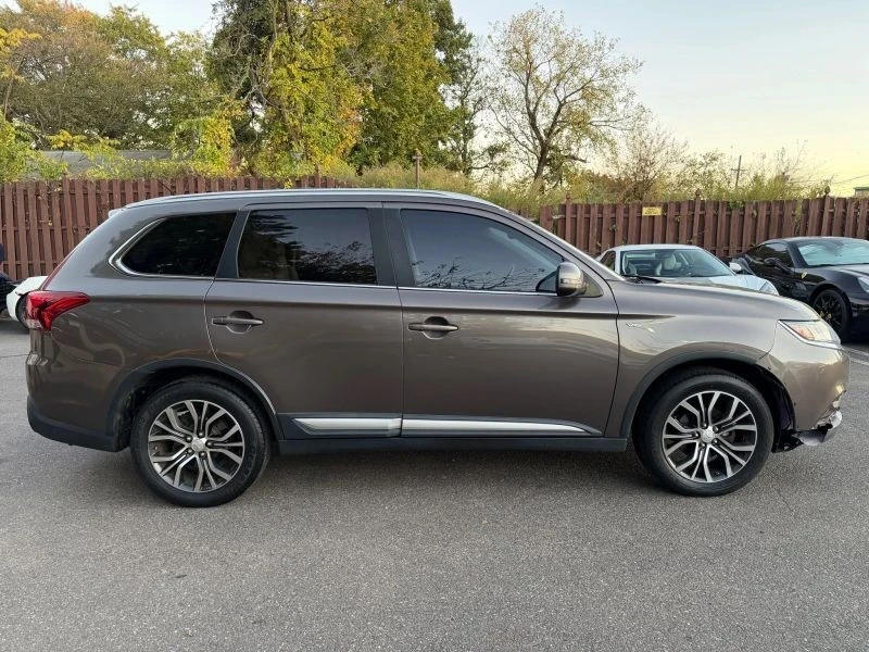 2016 Mitsubishi Outlander - Image 7 of 12
