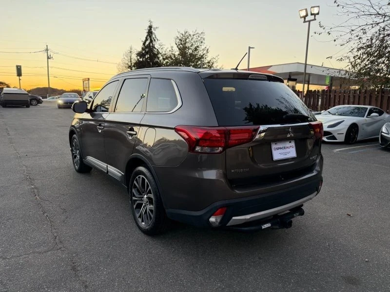 2016 Mitsubishi Outlander - Image 5 of 12
