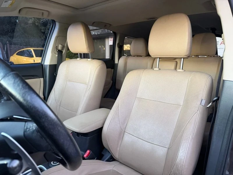 2016 Mitsubishi Outlander - Image 10 of 12
