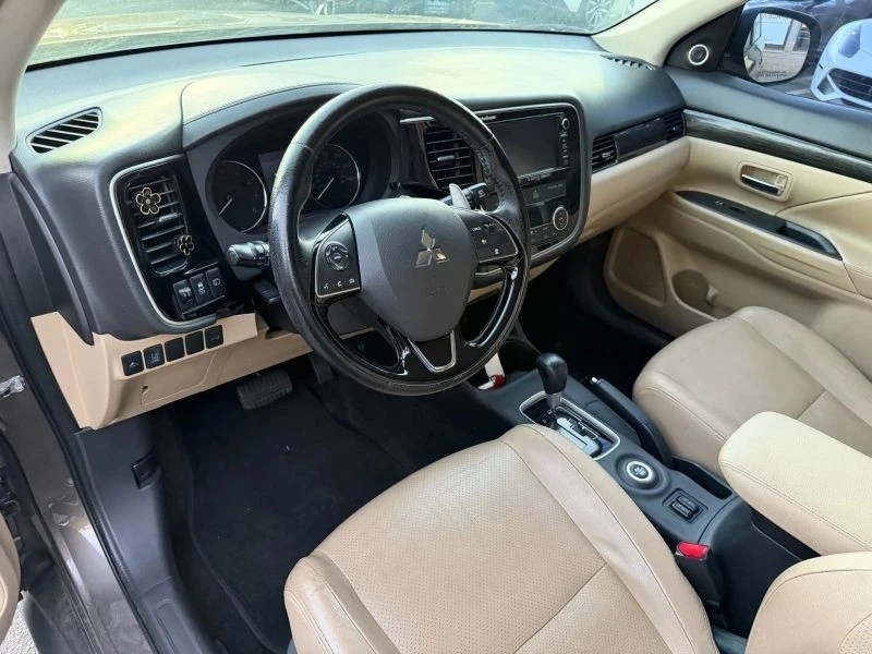 2016 Mitsubishi Outlander - Image 8 of 12