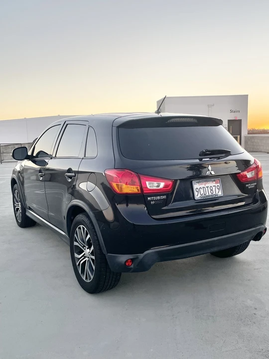 2016 Mitsubishi Outlander - Image 2 of 13