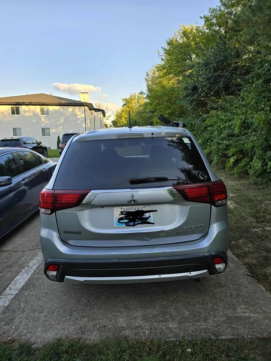 2016 Mitsubishi Outlander - Image 4 of 9