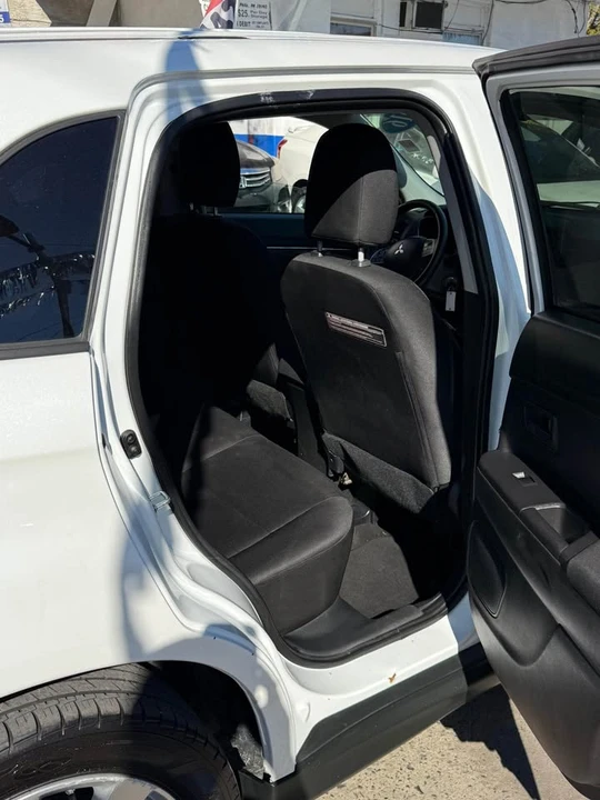 2016 Mitsubishi Outlander - Image 6 of 6