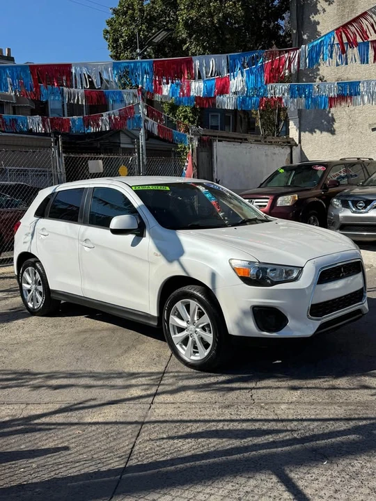 2016 Mitsubishi Outlander - Image 3 of 6