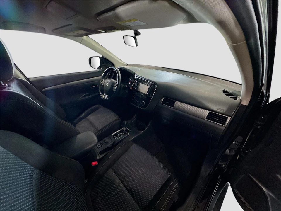 2016 Mitsubishi Outlander - Image 13 of 13
