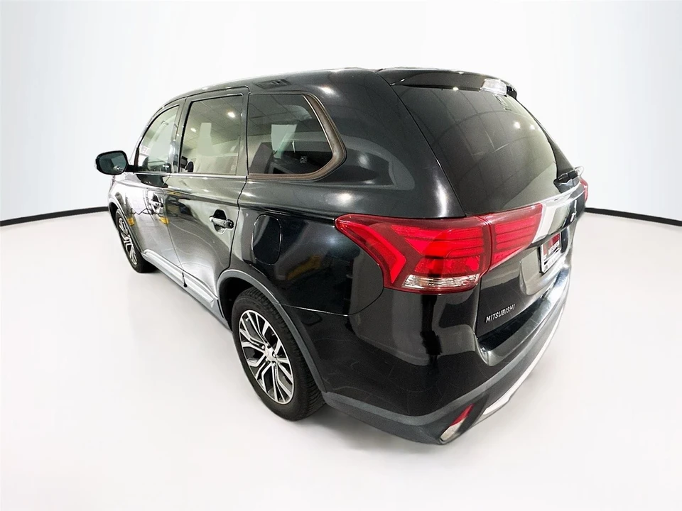 2016 Mitsubishi Outlander - Image 3 of 13