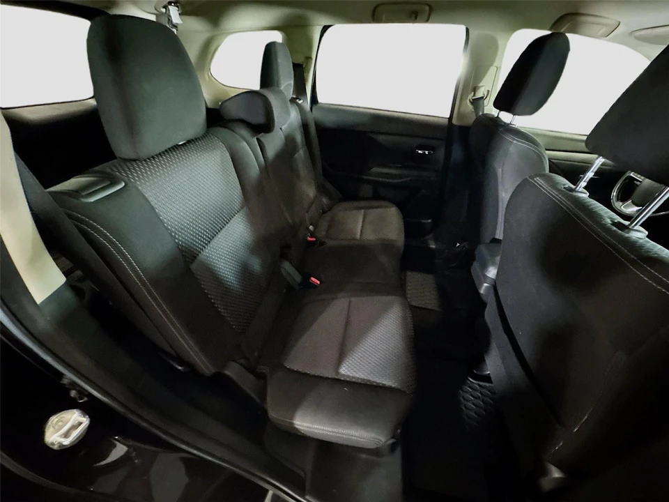2016 Mitsubishi Outlander - Image 10 of 13