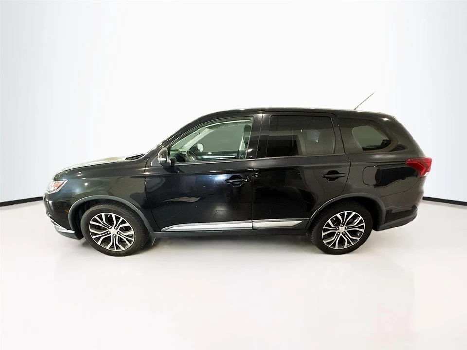 2016 Mitsubishi Outlander - Image 2 of 13