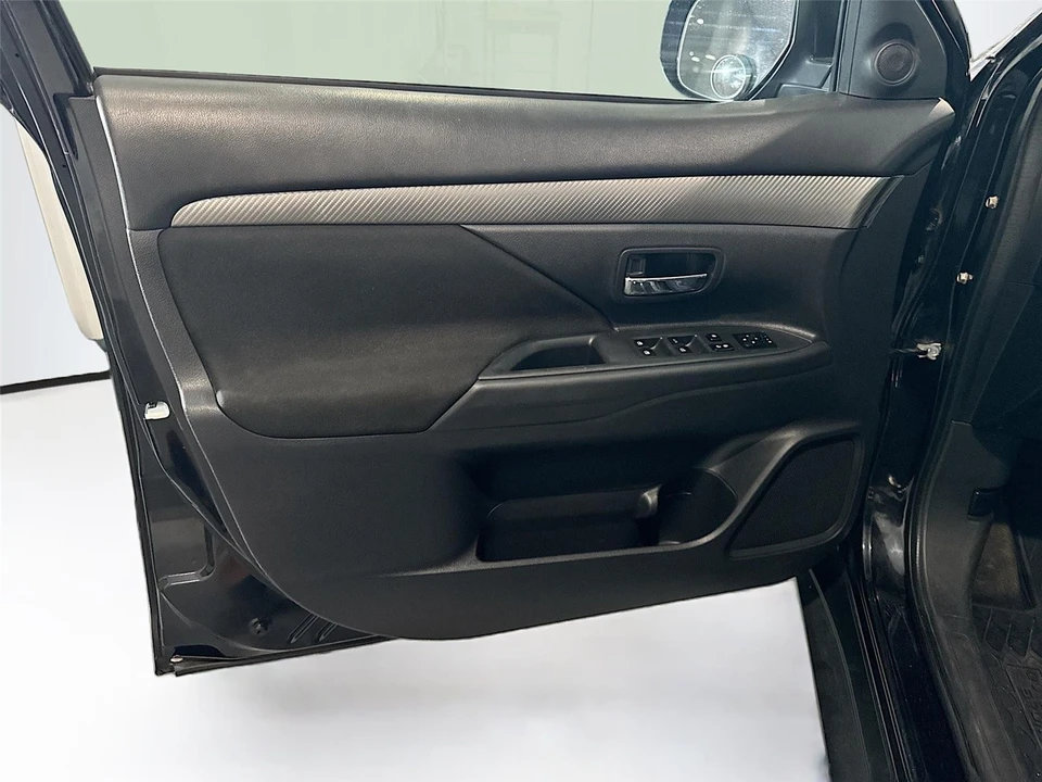 2016 Mitsubishi Outlander - Image 6 of 13