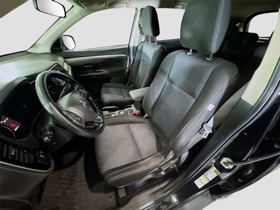 2016 Mitsubishi Outlander - Image 7 of 13