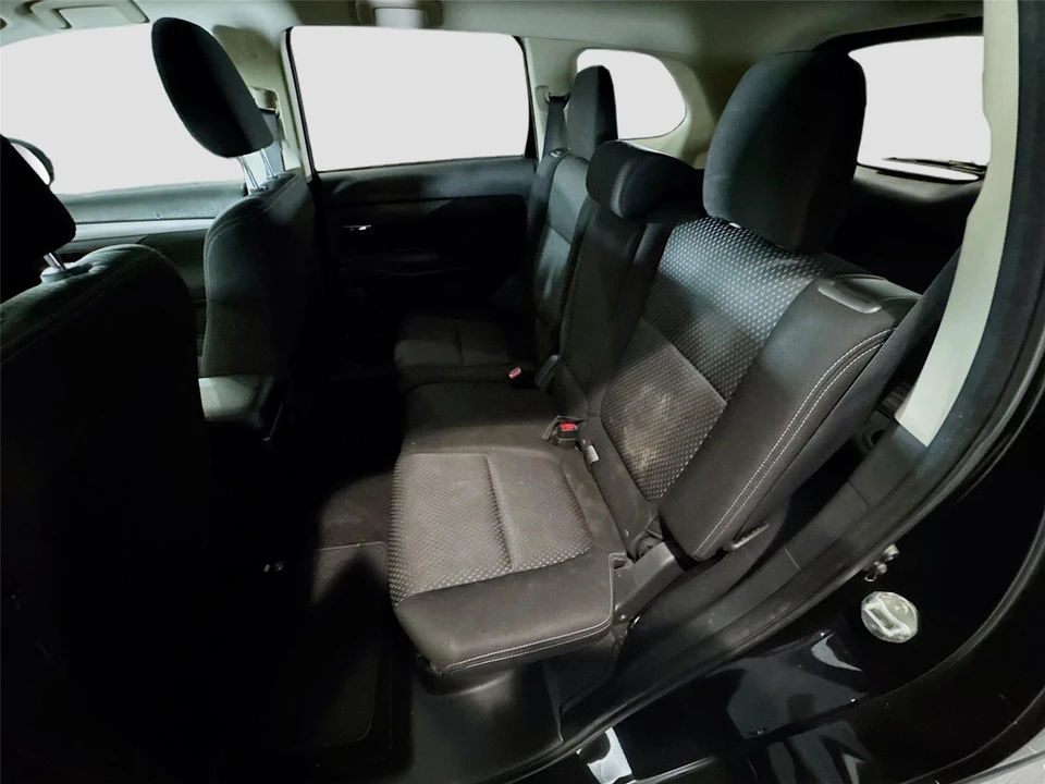 2016 Mitsubishi Outlander - Image 9 of 13