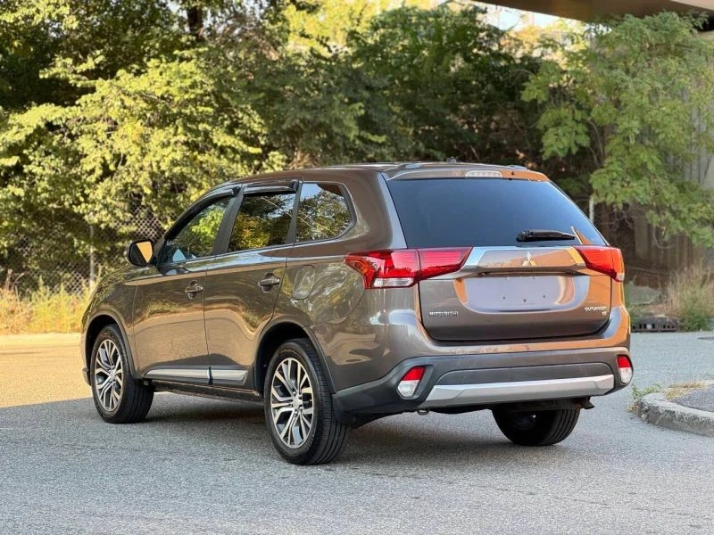 2016 Mitsubishi Outlander - Image 8 of 12