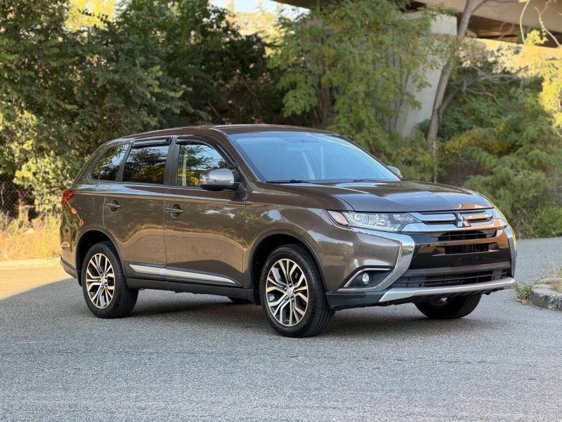 2016 Mitsubishi Outlander - Image 3 of 12