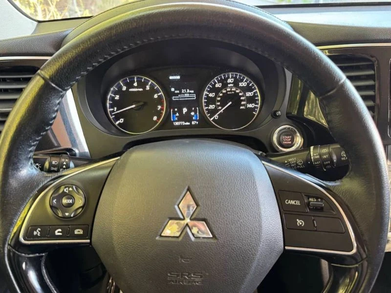 2016 Mitsubishi Outlander - Image 11 of 12