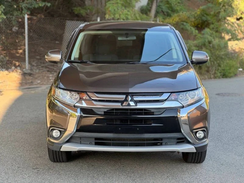2016 Mitsubishi Outlander - Image 2 of 12