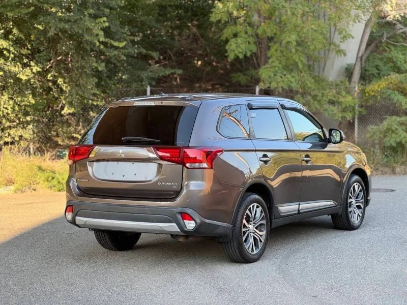 2016 Mitsubishi Outlander - Image 6 of 12