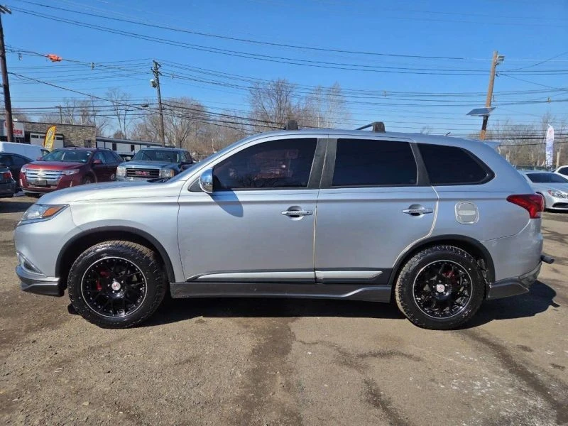 2016 Mitsubishi Outlander - Image 2 of 12