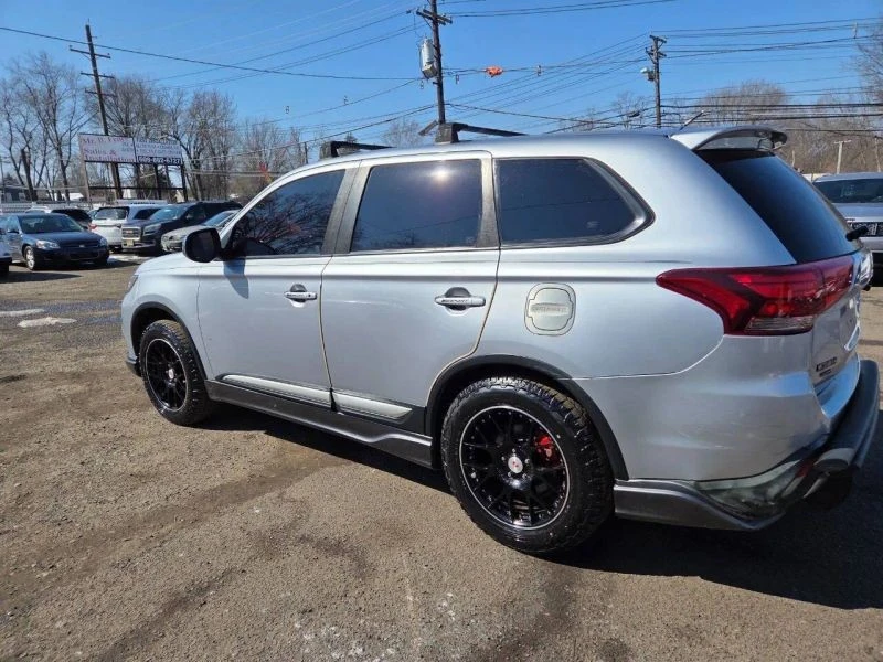 2016 Mitsubishi Outlander - Image 3 of 12